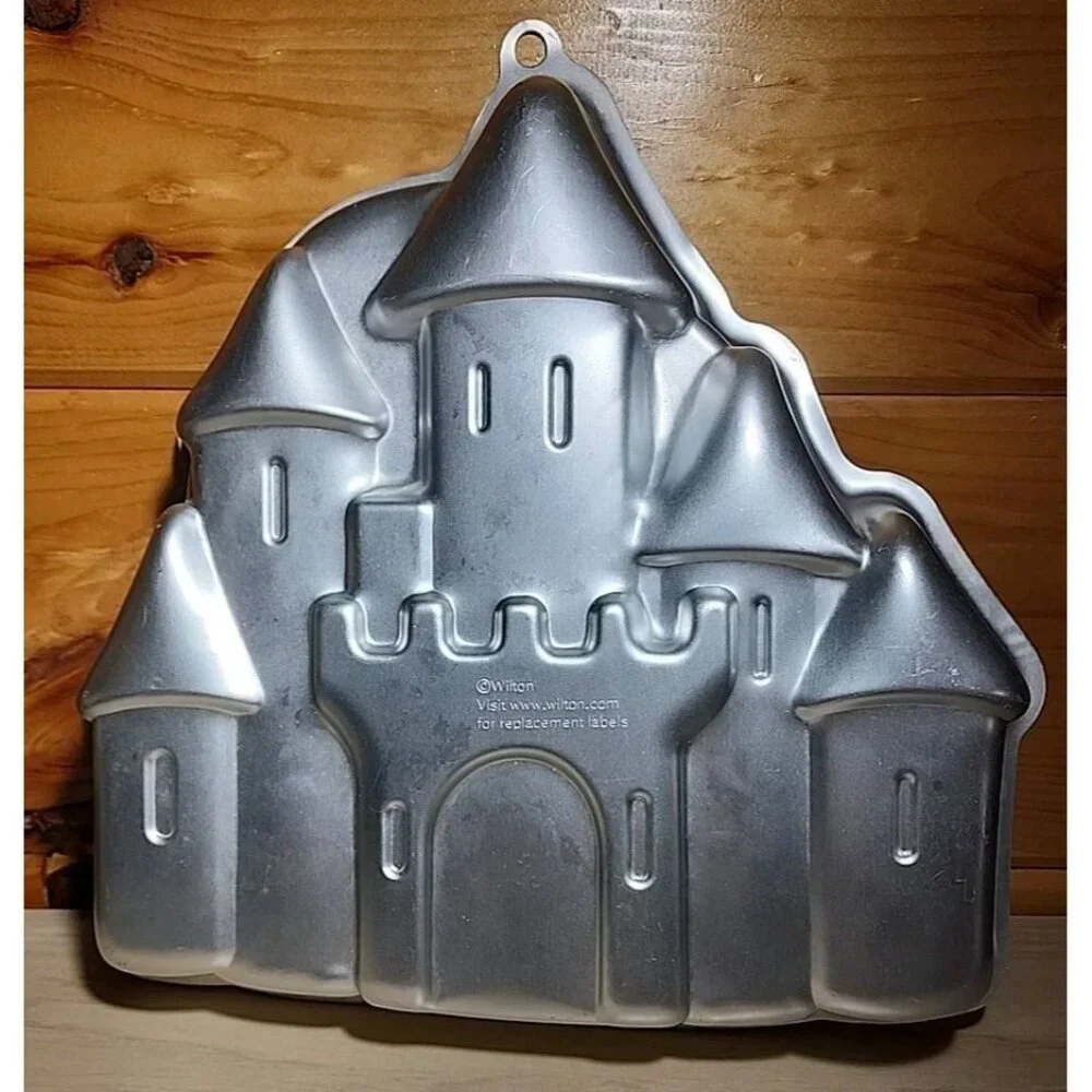 Wilton ENCHANTED CASTLE Cake Pan 2105-2031 PRINCESS Birthday Party HAUNTED HOUSE
